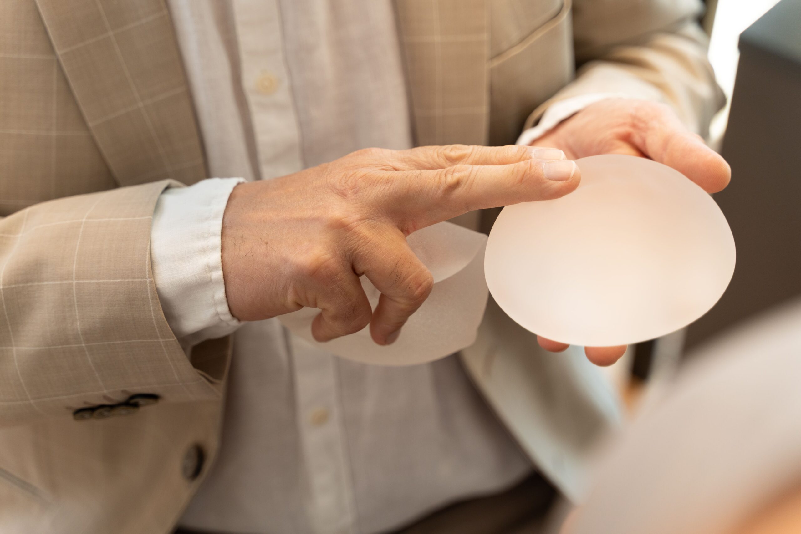 Brust OP mit Implantaten in Frankfurt