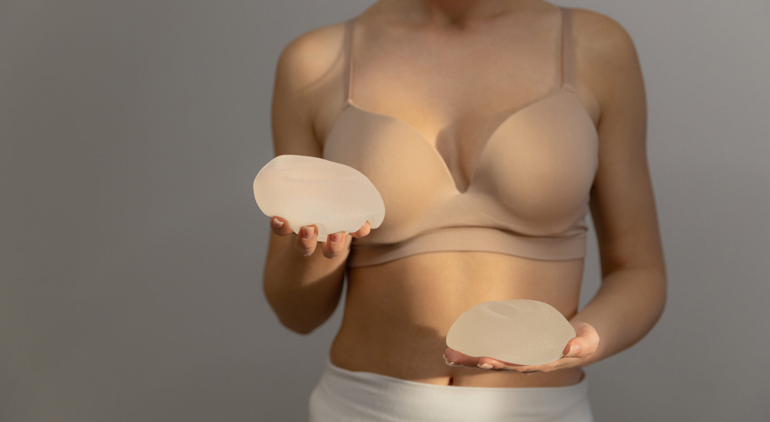 Brustvergrößerung, Dr. Deb, Central Aesthetics, Plastische Chirurgie & Schönheitschirurgie in Frankfurt