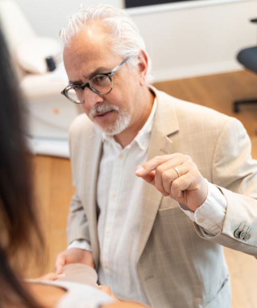 Methoden Brustvergrößerung, Dr. Deb, Central Aesthetics, Plastische Chirurgie & Schönheitschirurgie in Frankfurt